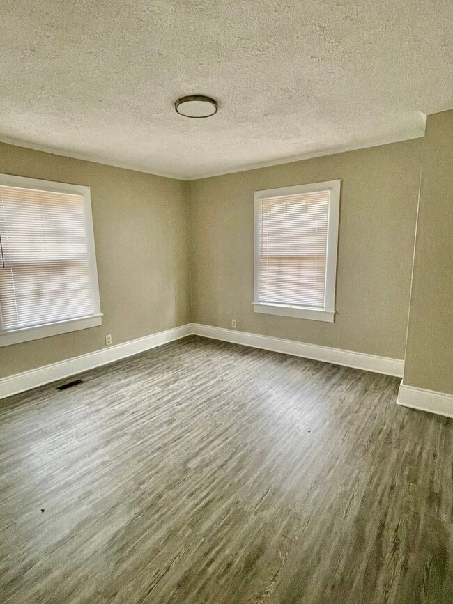 Building Photo - Take a look at this Adorable 3 bedroom 1 bath home Located in Gastonia