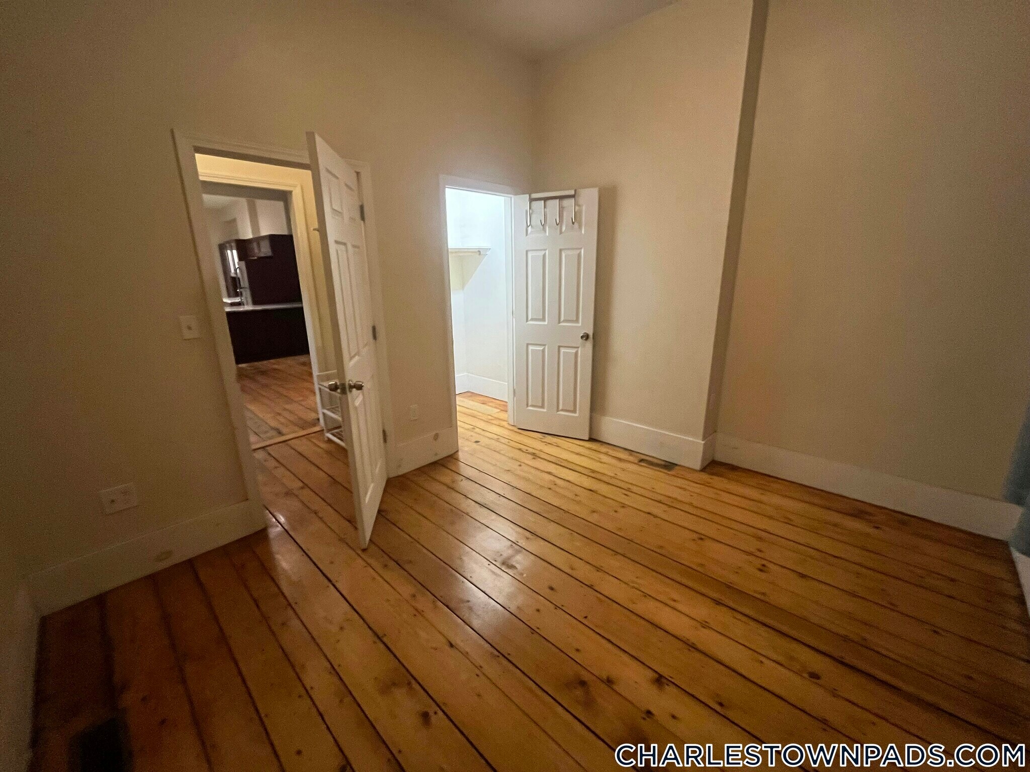 Building Photo - 28 Parker St