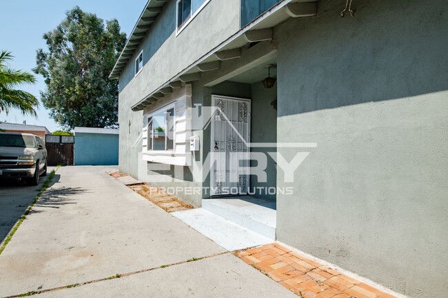 Building Photo - 3848 W 105th St