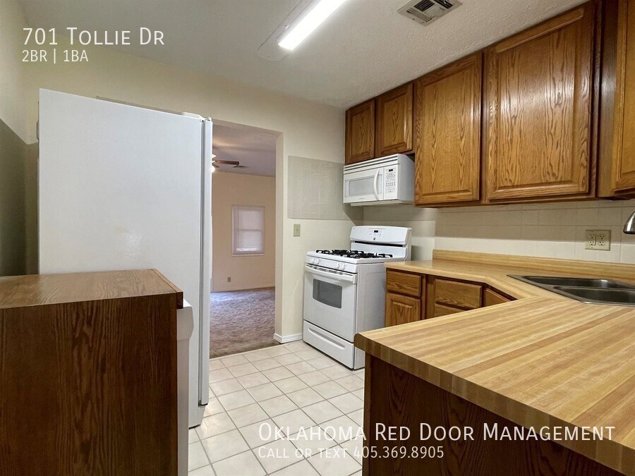 Building Photo - 701 Tollie Dr