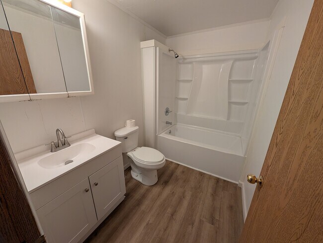 Building Photo - 415 S Silverleaf St