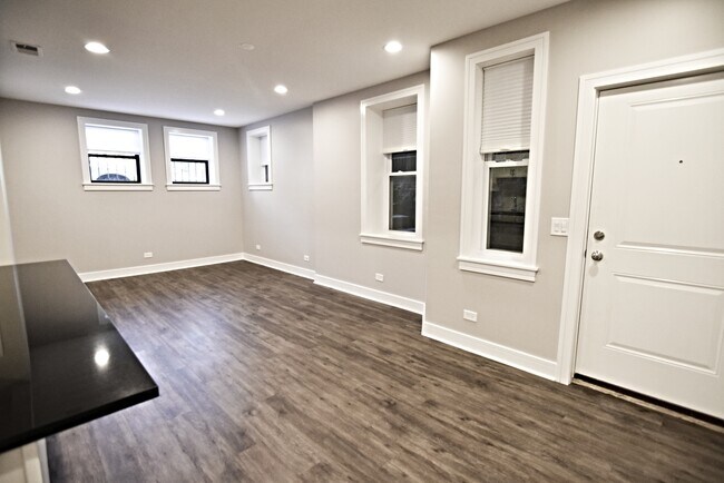 Building Photo - 3212 N Halsted St