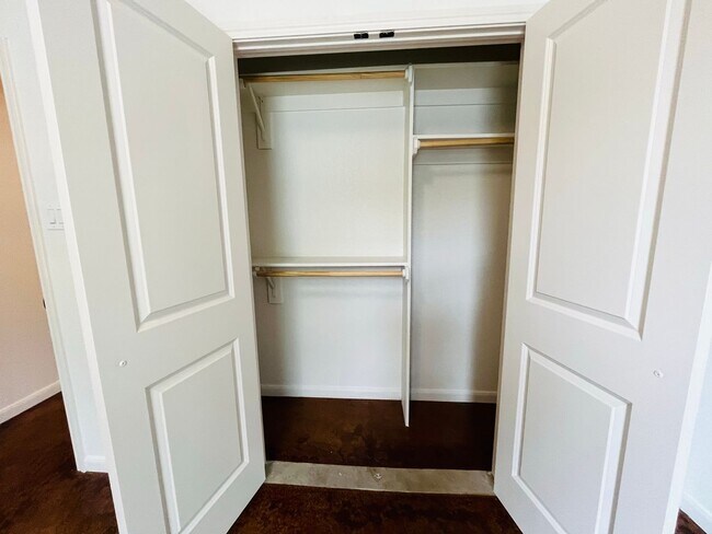 Building Photo - * MOVE IN SUMMER 6/27/2027 * $6500/$1300 per bed average 5 Bed 3 Bath 3 Block to TCU