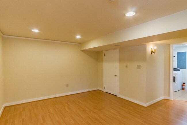 Building Photo - 5bd/4ba Seattle Home