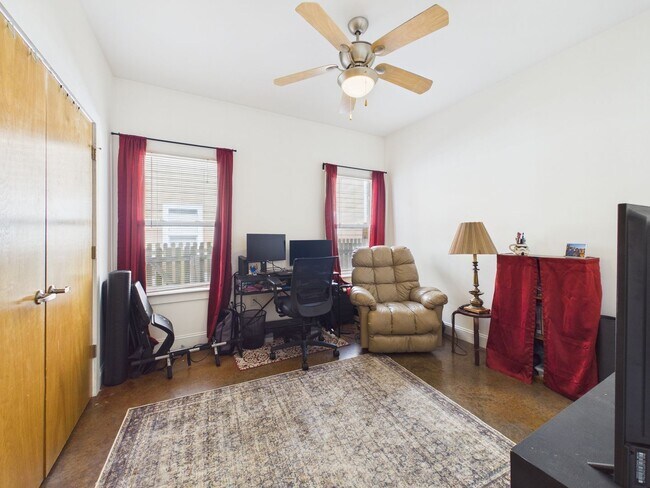 Building Photo - 1112 Porter St