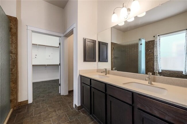 Building Photo - 1925 Littlefield St