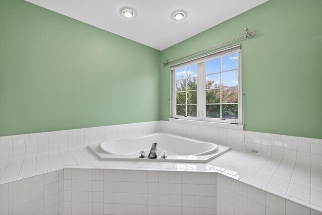 Building Photo - 12031 Arista Manor Way