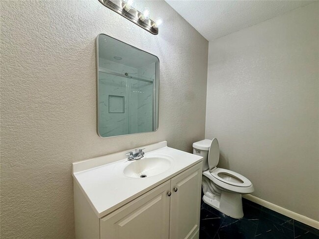 Building Photo - 1403 Long Branch Dr