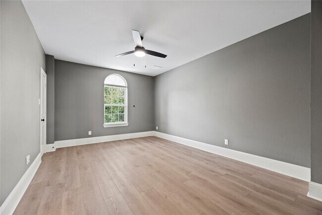 Building Photo - 30510 Hackberry Woods St