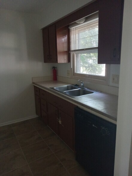 Building Photo - 1649 Greencrest Ave
