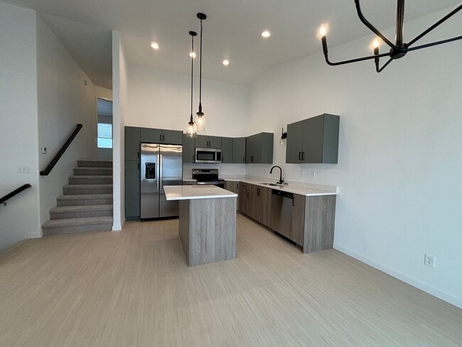 Building Photo - 3 Bed 3 Bath Townhome