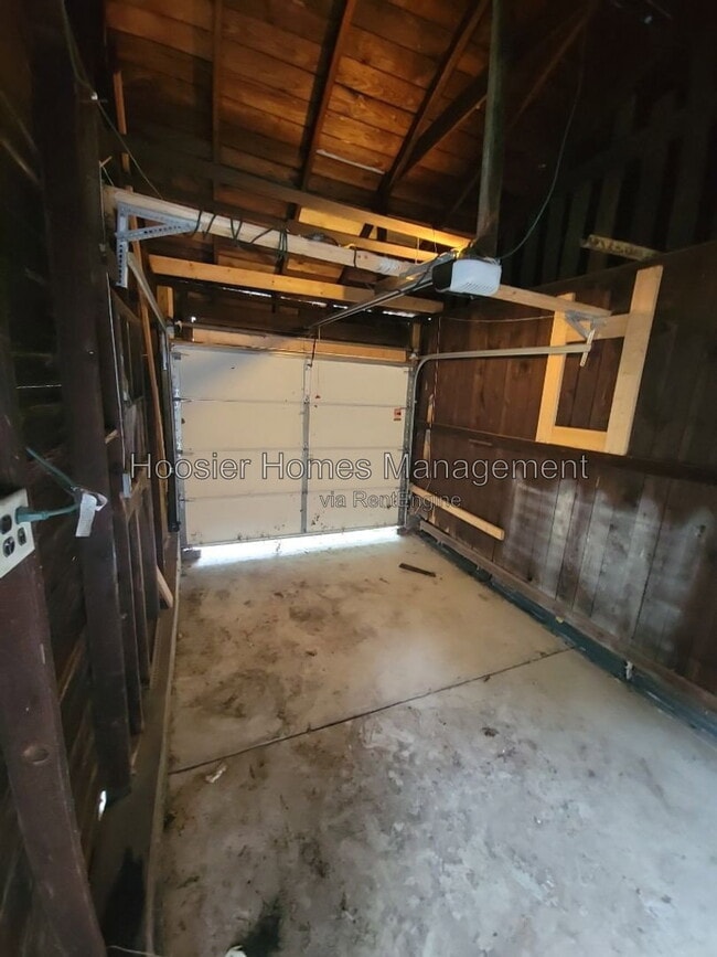 Building Photo - 1024 E Bradbury Ave