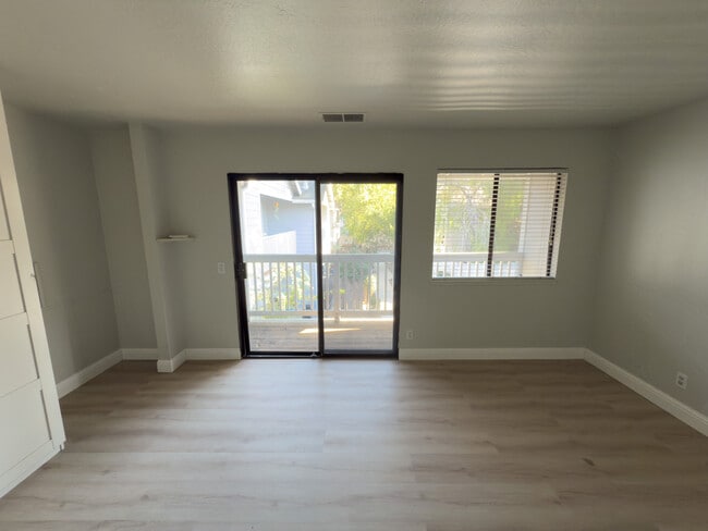 Building Photo - 3322 Santa Rita Rd