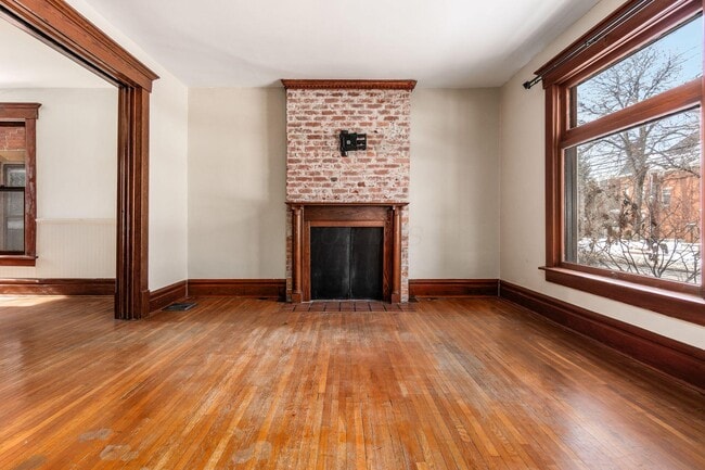 Building Photo - 415 W 5th Ave