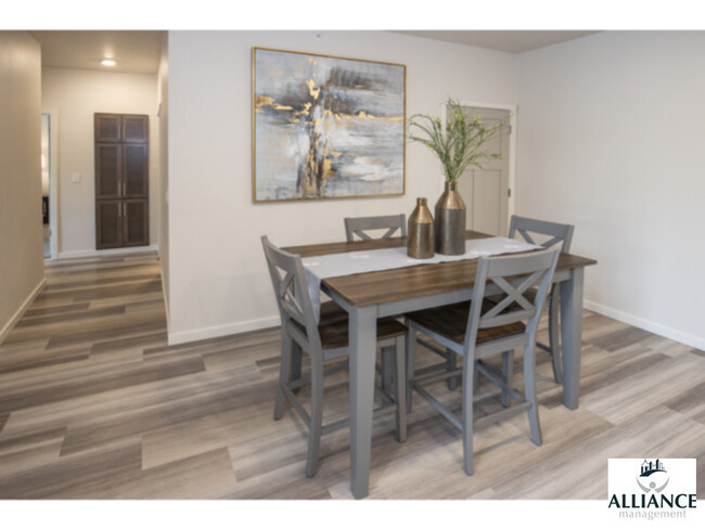 Building Photo - Howard Lofts - 3 bedroom with lofted 3rd b...