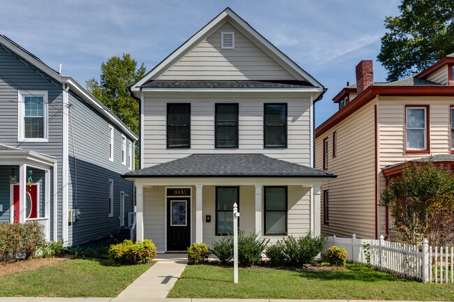 Primary Photo - 313 W 26th St