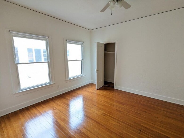 Building Photo - 401 N Orange Grove Ave