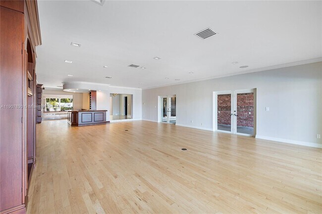 Building Photo - 1375 N Biscayne Point Rd