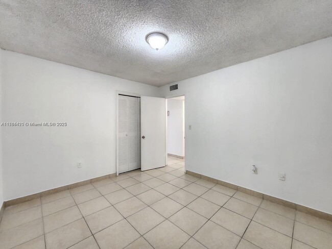 Building Photo - 424 SW 7th St