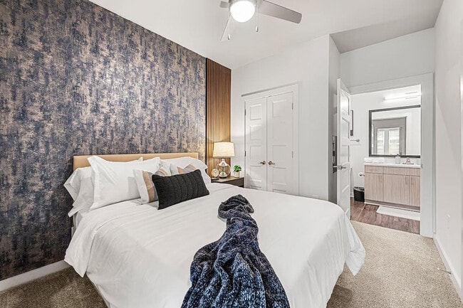 Building Photo - 2048 Bolton Dr NW