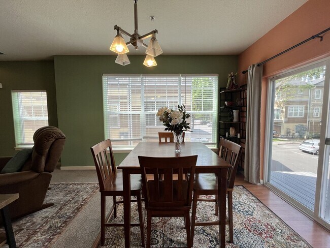 Building Photo - Well-Designed Condo with Dual Primary Suites, Vaulted Ceilings & Community Clubhouse