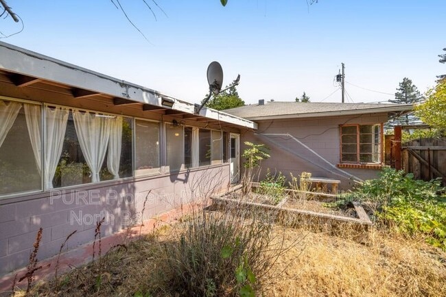 Building Photo - 1536 Madrona Ave