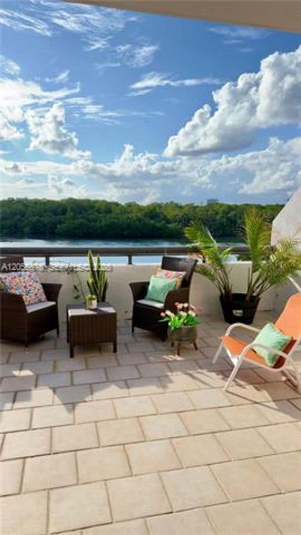 Building Photo - 456 Poinciana Island Dr