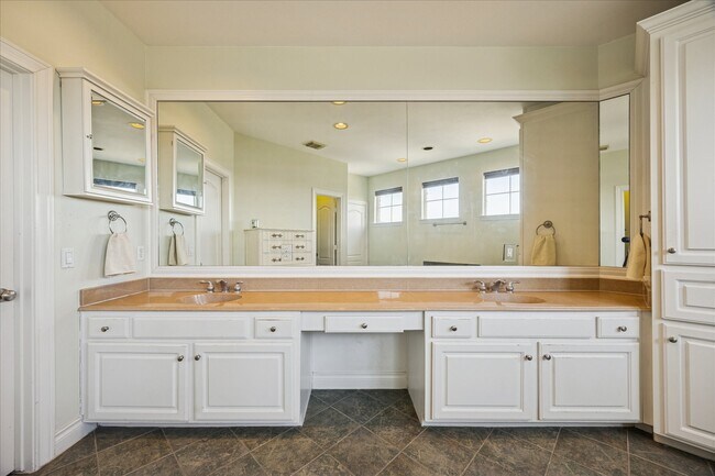 Building Photo - 2207 Austin St