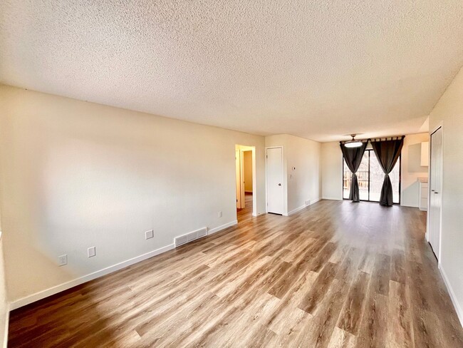 Building Photo - 2217 Bismarck Ct