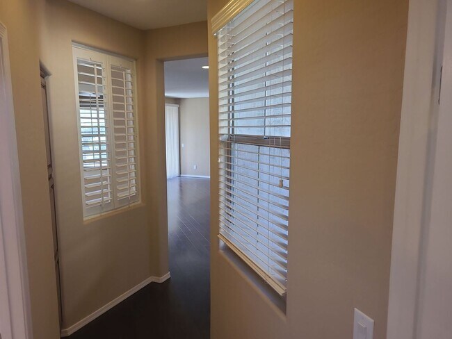Building Photo - 4457 E Carob Dr