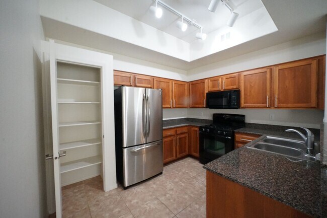 Building Photo - SHOWINGS AVAILABLE NOW