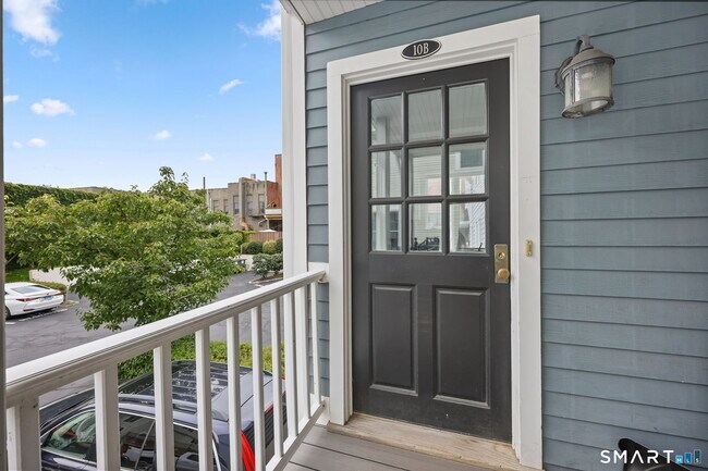Building Photo - 10 Haviland St