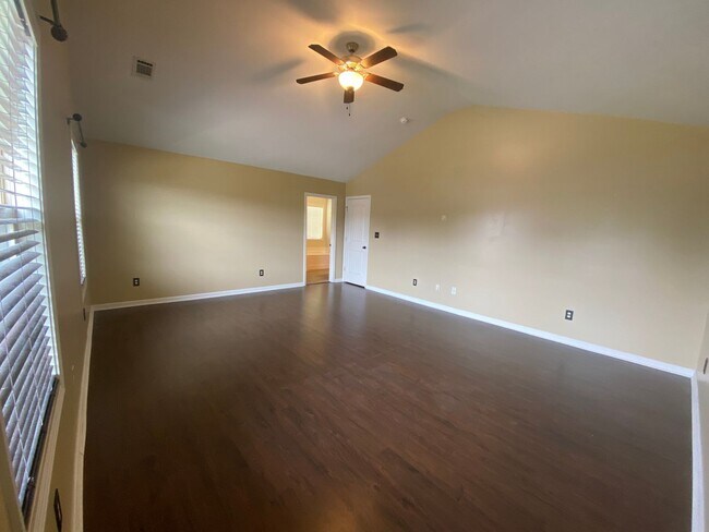 Building Photo - 210 Edgarton Way