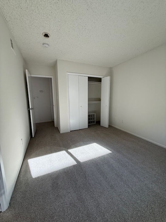 Building Photo - 420-22 Rees Street