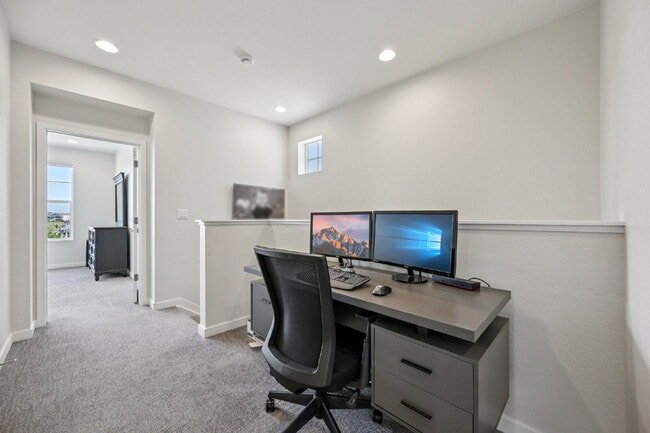 Building Photo - "Experience Spacious Comfort: 4-Bed, 3.5-Bath Retreat on Gladshine Drive!"