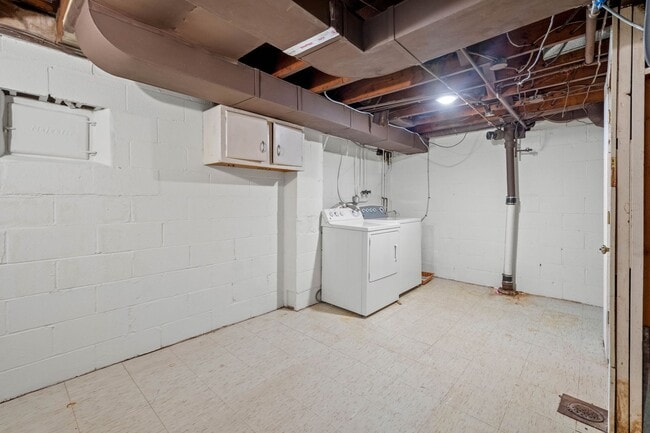 Building Photo - AVAILABLE JULY 1ST!! GORGEOUS 3 BED / 2 BATH HOME IN PENN HILLS!