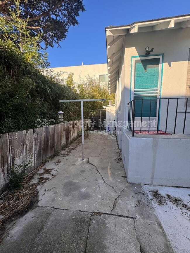 Building Photo - 817 Wainwright St