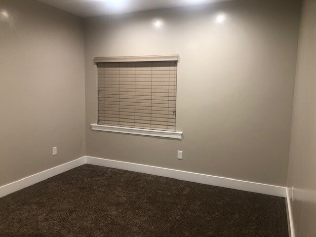 Building Photo - 584 2530 W