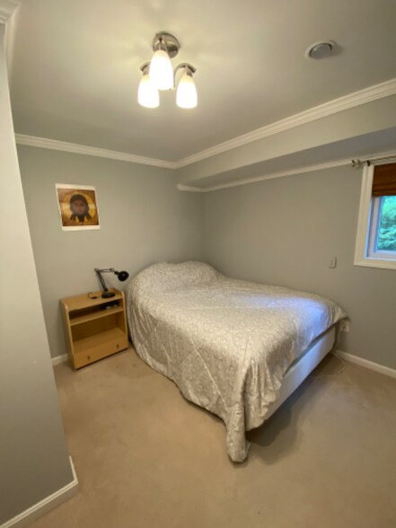 Building Photo - 2267 Glenmore Terrace