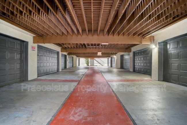 Building Photo - 1465 Hemlock Ave