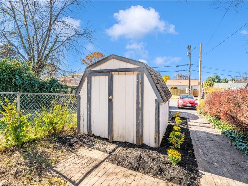 Building Photo - 313 S Market St