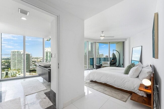 Building Photo - 200 Biscayne Blvd Way