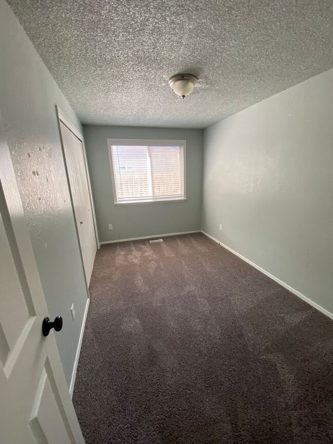 Building Photo - Ready first of June / 3 bedroom 2 bathroom...