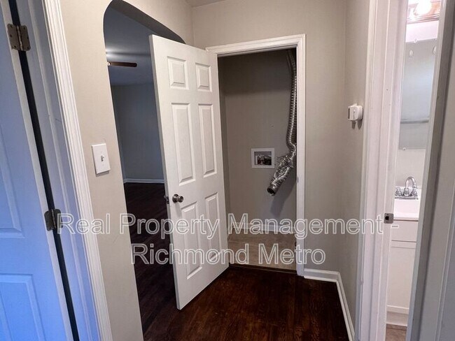 Building Photo - 4608 Eastover Ave