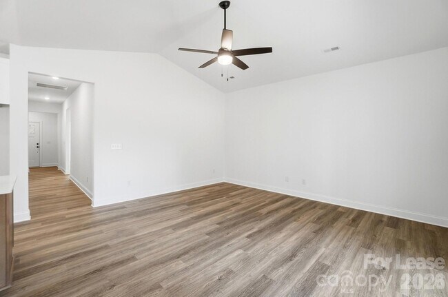 Building Photo - 197 Dale Dr