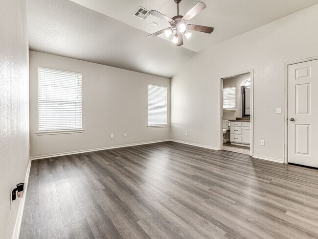 Building Photo - Charming home in North Edmond + Deer Creek Schools