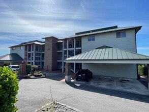 Building Photo - Beautiful Condo with Amazing View of the Harbor! OCCUPANCY LIMIT OF 3 OR LESS