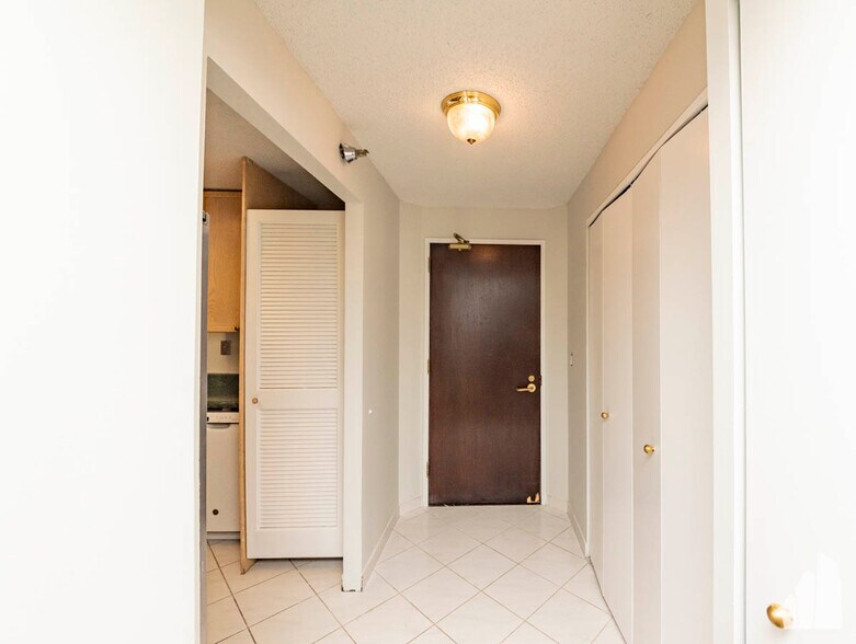 Building Photo - 195 N Harbor Dr