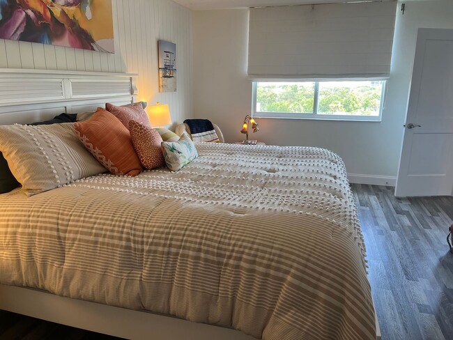Building Photo - Stunning 2 bed 2 bath condo with terrific ...