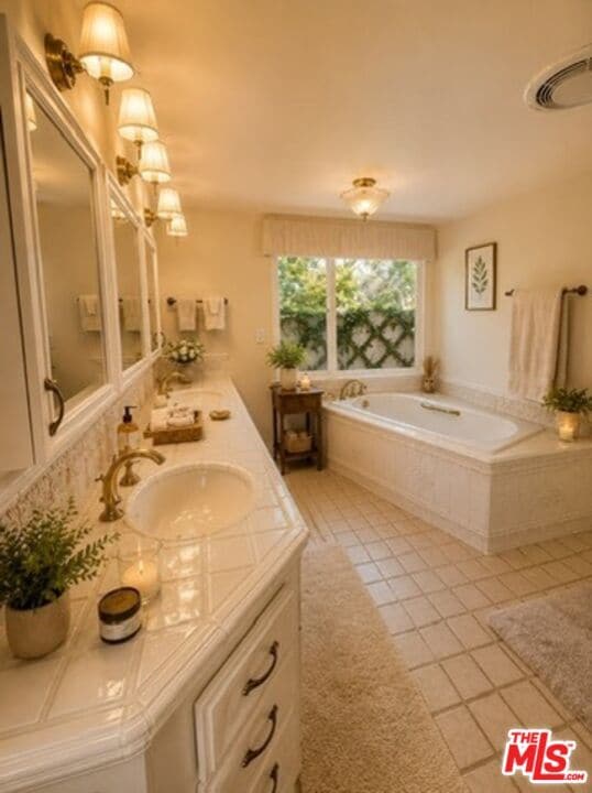 Building Photo - 10723 Stradella Ct